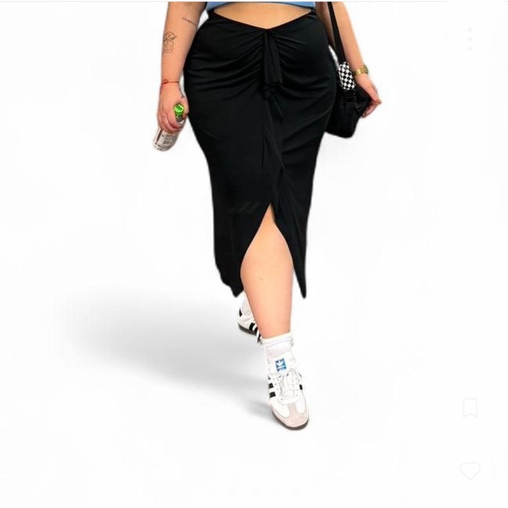 H&M Elegant Black Skirt